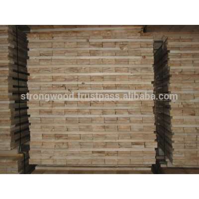 Spruce pallet element